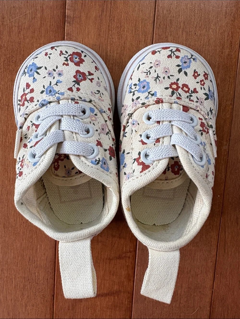 Vans Kids Cream Canvas Floral Lace-Up Sneakers with Red & Blue Accents
